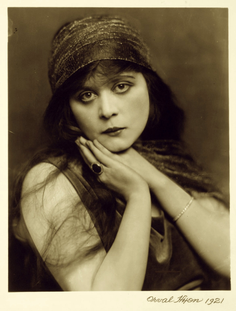 Orval Hixon :: Portrait of Theda Bara with hands clasped under her chin, 1921 | src wikimedia commons
