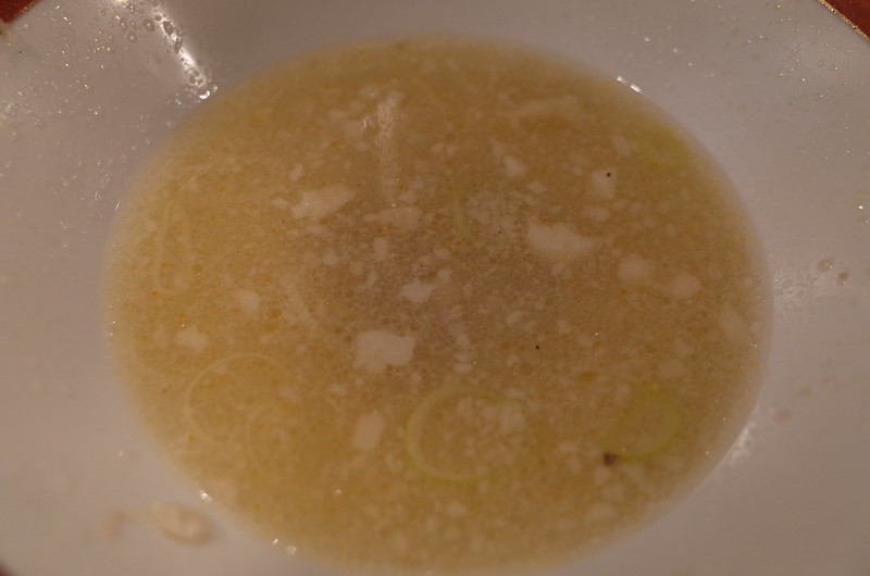 20Ricoh GRⅡ南大塚三丁目広州市場粗挽き肉汁雲呑麵のスープ