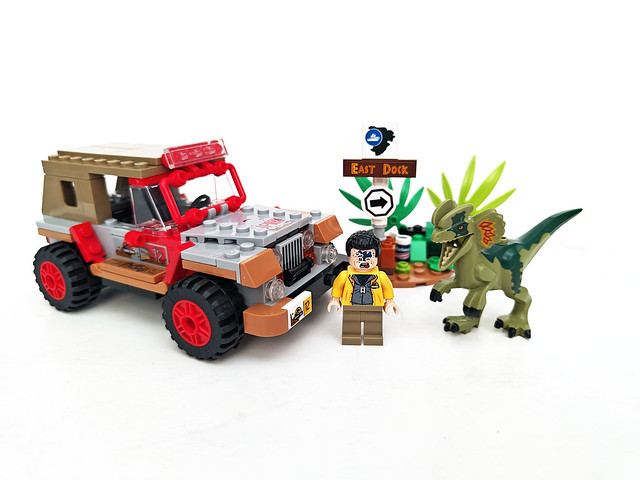 LEGO Jurassic Park Dilophosaurus Ambush (76958)