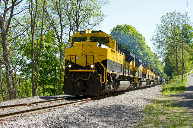 NYS&W's CL-2 rolls North toward the CSX interchange in Solvay, NY behind a trio of yellow jacket SD70M-2s and a SD40T-2.