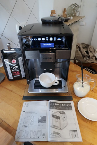 Bezug des ersten Cappuccino aus unserem neuen Kaffeevollautomaten - 1