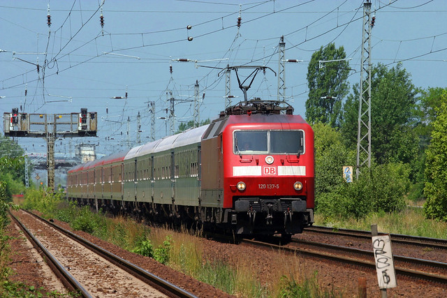 DB 120 137 + ledig mat. trein 43436 Bln Ostbahnhof - Lichtenberg - Sonderzug 43422 Rostock - Berlin - Berlin Gehrenseestraße