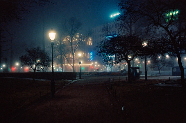 Foggy night in Esplanadi park