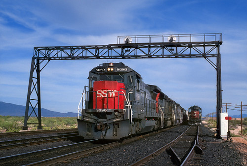 southernpacific sp cottonbellt ssw train freighttrain signalbridge siding pass wilmot tucson arizona railroad sunsetroute locomotive ge b408 8080 az
