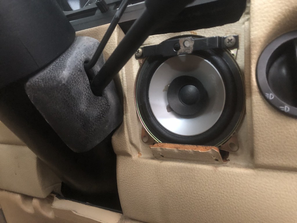 450SLC Becker Mexico Cassette install part 2 – Upgrading the speakers