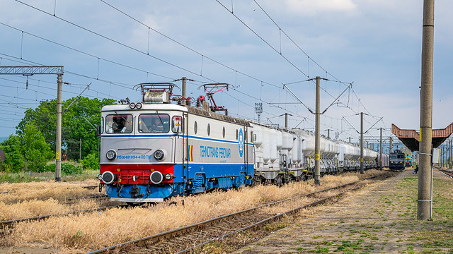EA 1094 with a Tehnotrans Feroviar freight train