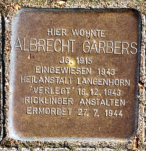 ALBRECHT GARBERS * 1915 Buxtehuder Straße (Höhe Parkhaus Marktkauf) (Harburg, Harburg)