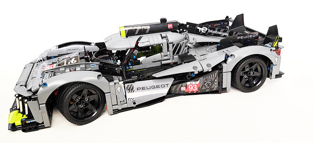 LEGO Technic Peugeot 9X8 24H Le Mans Hybrid Hypercar (42156)