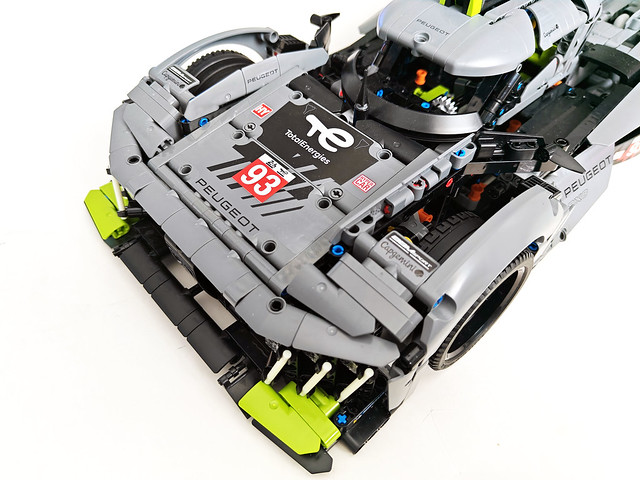 LEGO Technic Peugeot 9X8 24H Le Mans Hybrid Hypercar (42156)