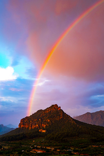 L'arc de Santa Bàrbara / Mountain rainbow by SBA73, IN ENGLISH BELOW THE LINE

Les vistes des d'Horta de Sant Joan son impressionants, en especial cap a