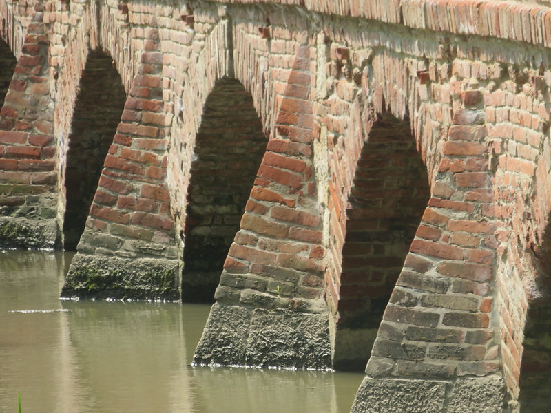 Barocke Ziegelbrücke zur ehemaligen Portz-Insel