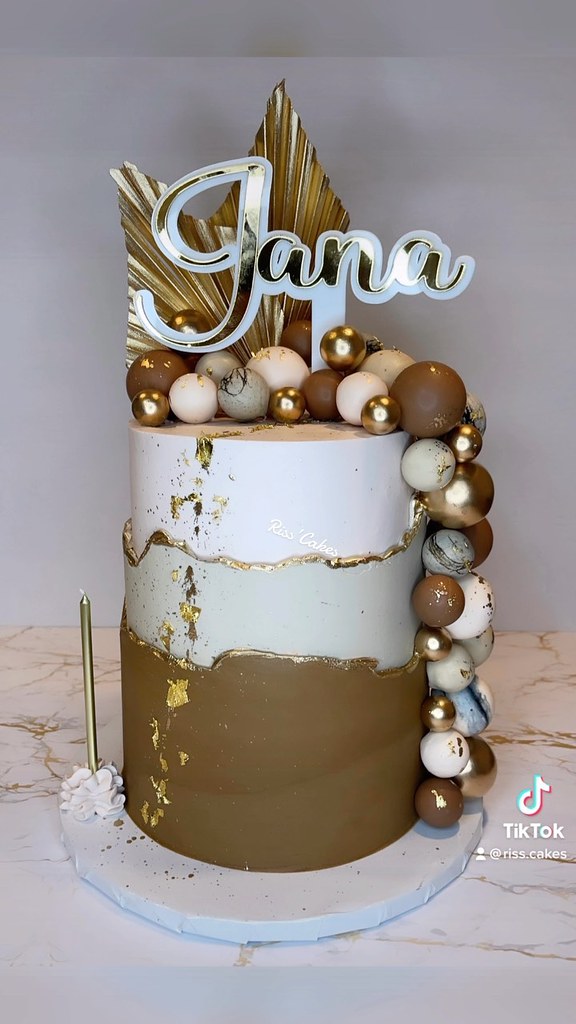 Cake by Riss’Cakes, LLC