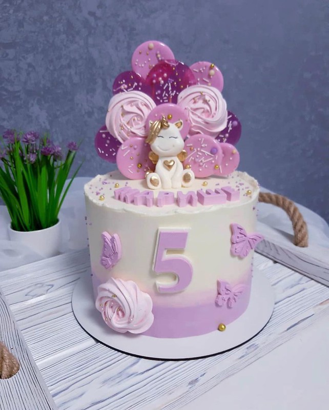Cake by Sweet and Favorite Cakeshop