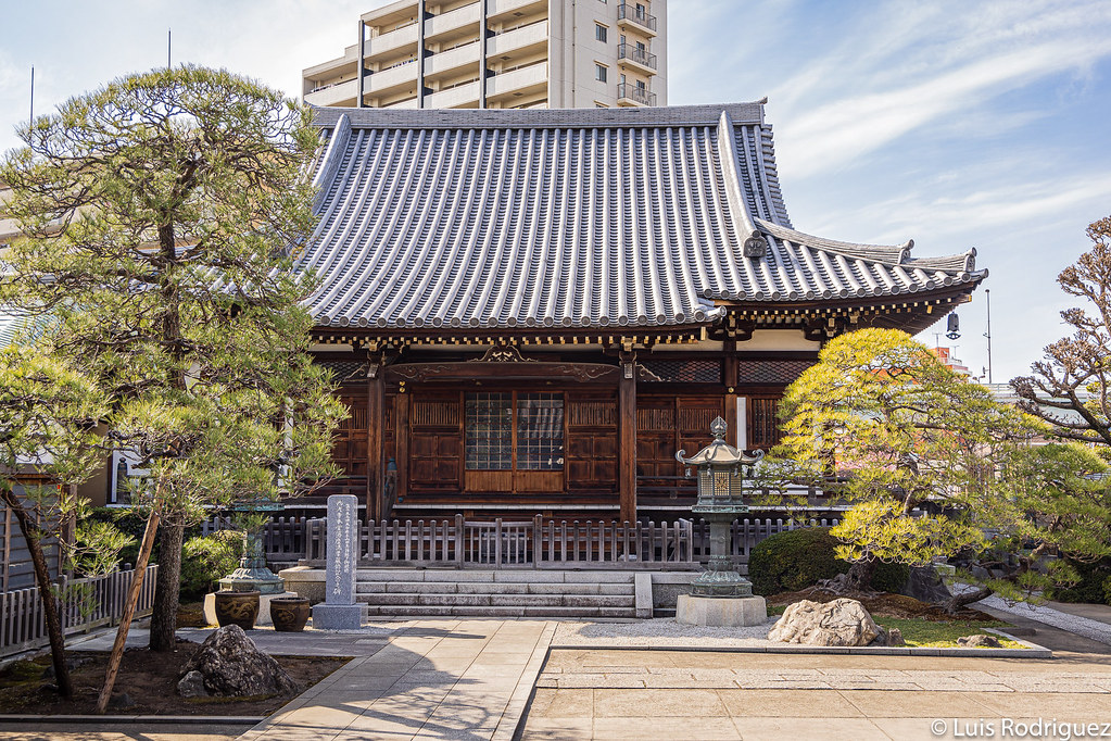 Sal&oacute;n principal del templo Saikoji, en pleno Yotsugi, el barrio de Oliver y Benji en Tokio