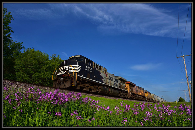 NS 4002 on UP - 5/29/2023