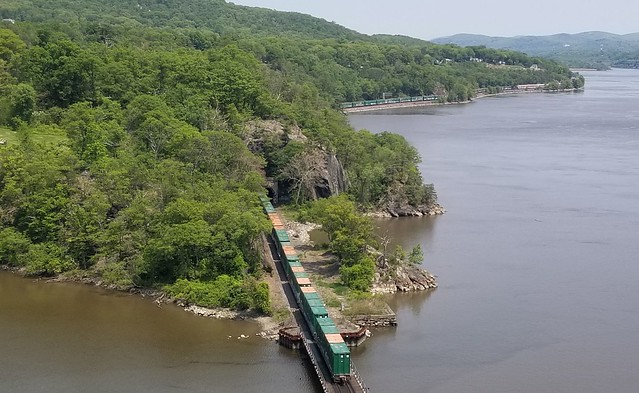 CSX curving along the Hudson at Fort Montgomery