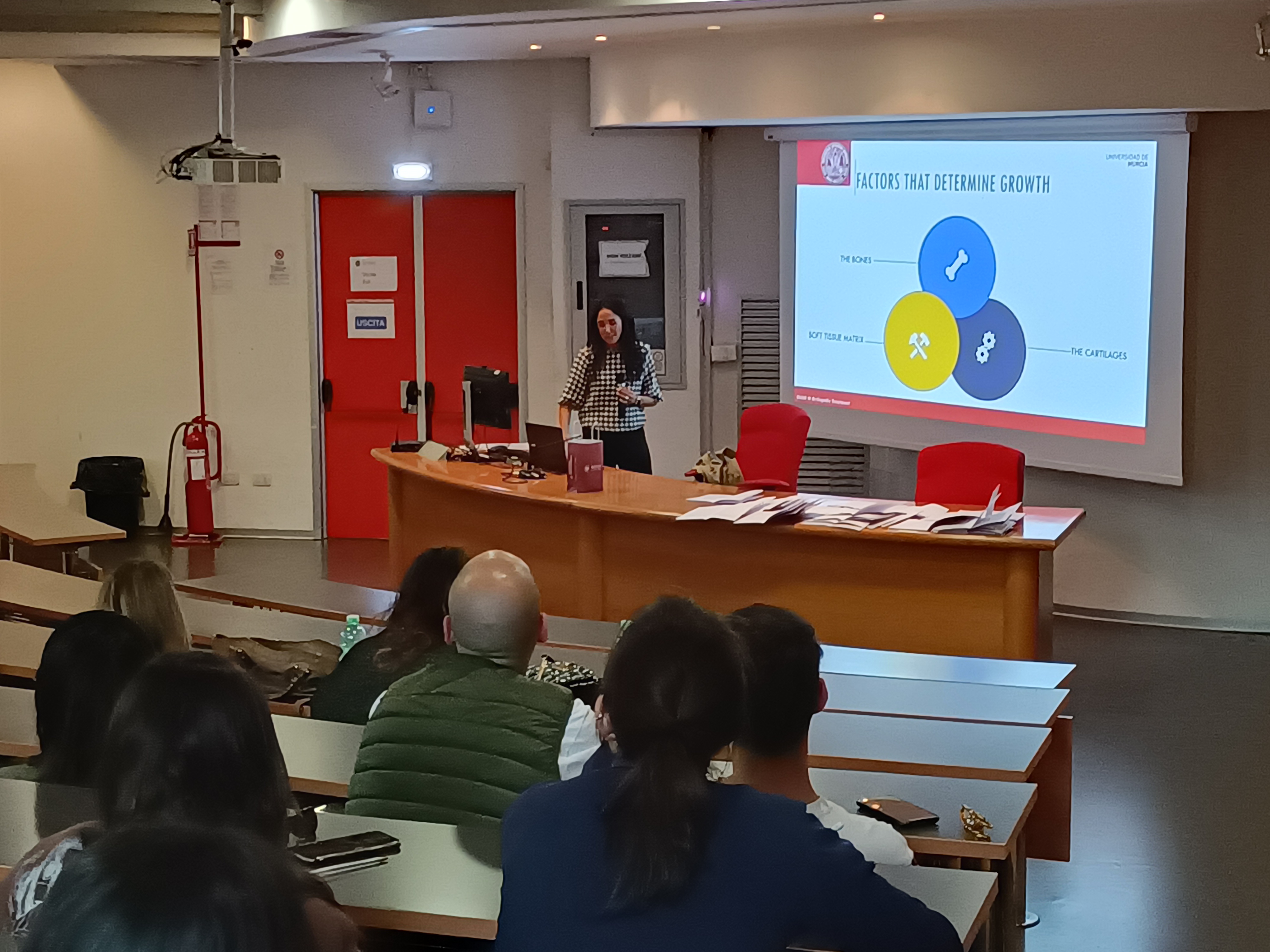 LEZIONE STAFF MOBILITY FOR TEACHING Prof. Amparo Olivares Rueda