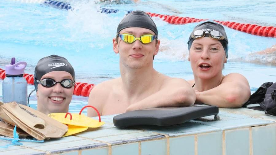 Leah Crisp (left) with GB team-mates Hector Pardoe and Amber Keegan following their World Championships marathon swimming selections
