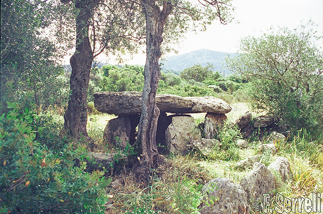 Dorgali - Dolmen di Motorra (III millennio a.C.)