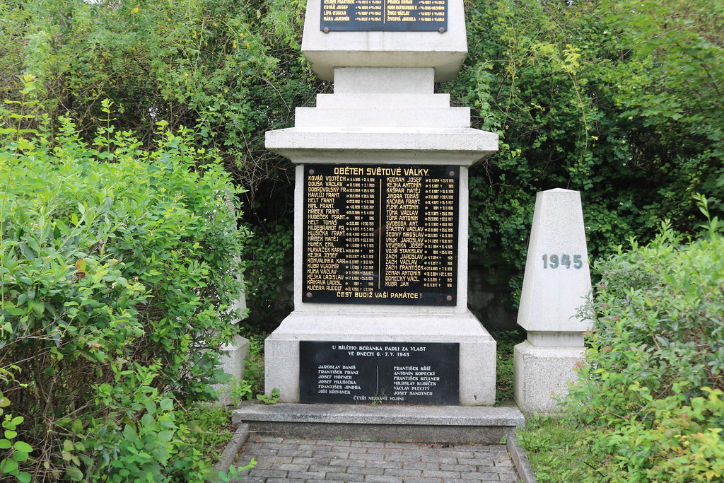 Pomník obětem 1. světové války nacházející se ve Stodůlkách