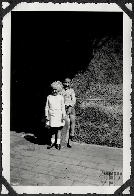 ArchivTappen35(1F)Alb17P174 Mädchen und Junge, München, 1930er