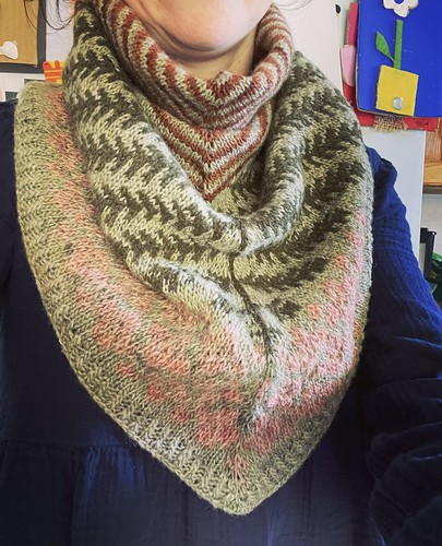 Victoria (mamavictoria) finished her Quiet Thicket Cowl that she started in our colourwork class! She used Lichen and Lace Rustic Heather Sport.