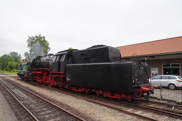 VSM 23 071 en Hippel 636 in het station van Beekbergen 02-06-2023