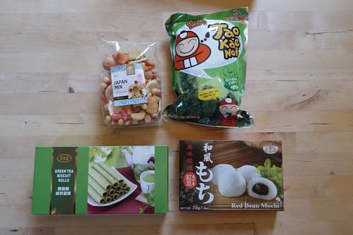 Japan Mix Rice Cracker, Frittierter Algensnack, Green Tea Biscuit Rolls und Red Bean Mochi