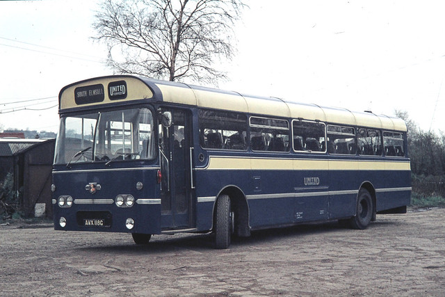 United Services ( Bingley ) . Kinsley , West Yorkshire . AWX118G . Kinsley Garage Yard  , West Yorkshire . April-1978 .