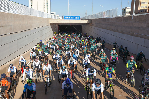 Túnel Rei Pelé recebe 500 pessoas em passeio ciclístico