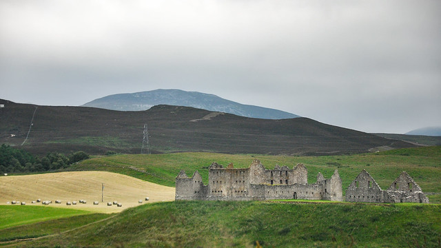 La caserne de Ruthven en ruine en Écosse! /The Ruthven Barracks ruins in Scotland!