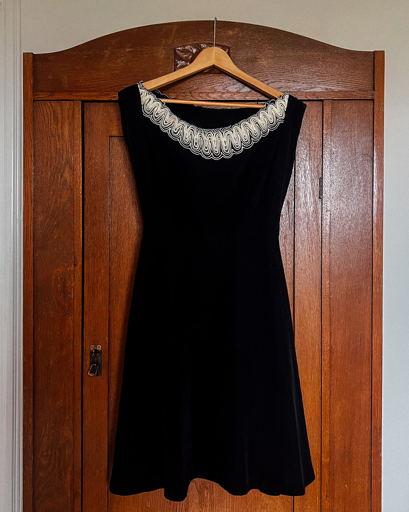 svart klänning