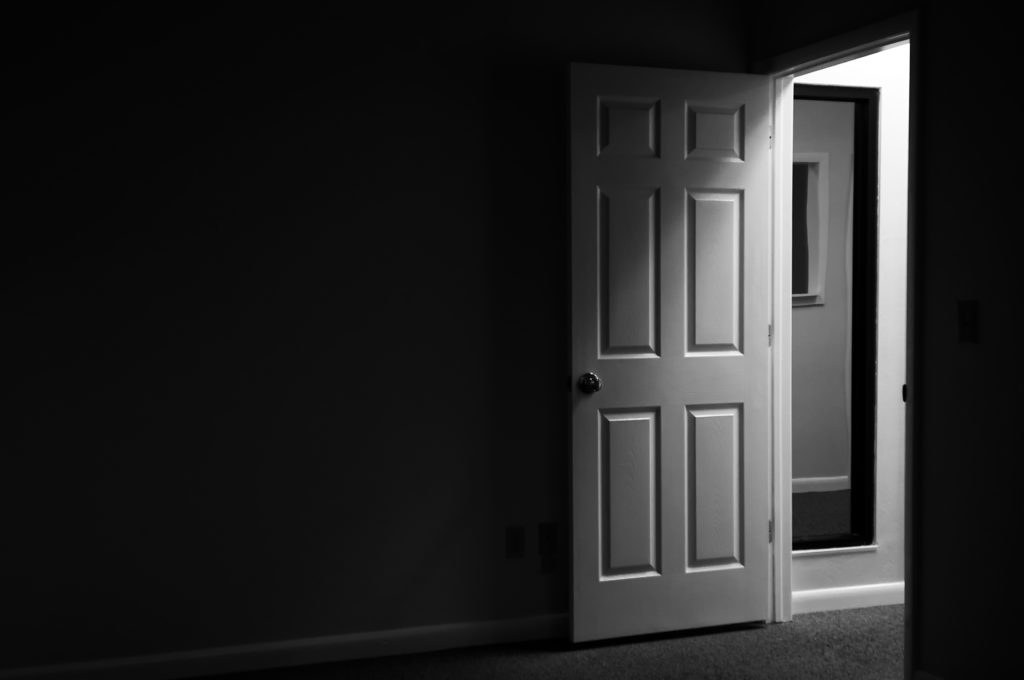 Doors in ghost lore