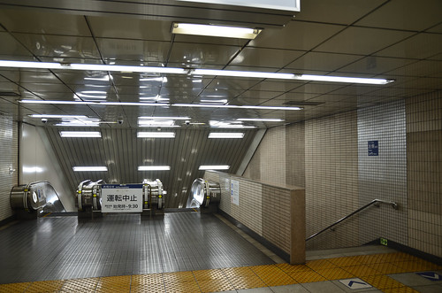 Escalators in Tokyo Metro Hanzomon Line Mitsukoshi-mae Station in 2020 November: 3 | by ykanazawa1999