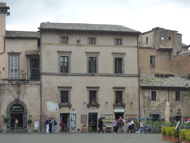 Busatti and Ceramiche Artistiche Giacomini - Piazza del Duomo, Orvieto