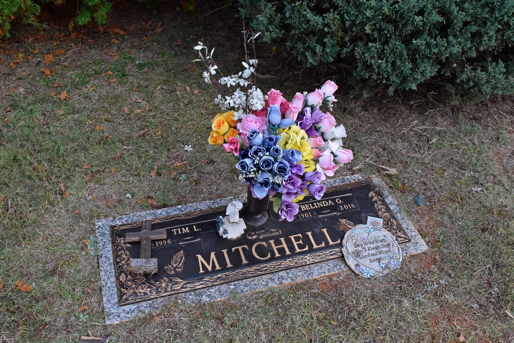 Grave marker for Tim and Belinda Mitchell