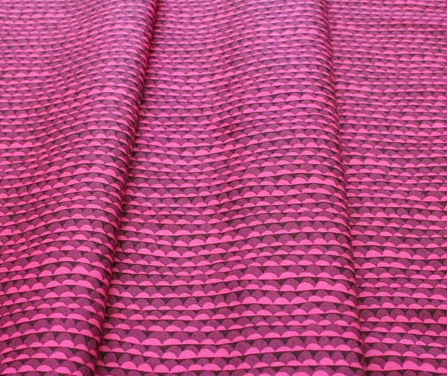 Windham Fabrics / Atlantis 53343-8 Ripple Fuchsia