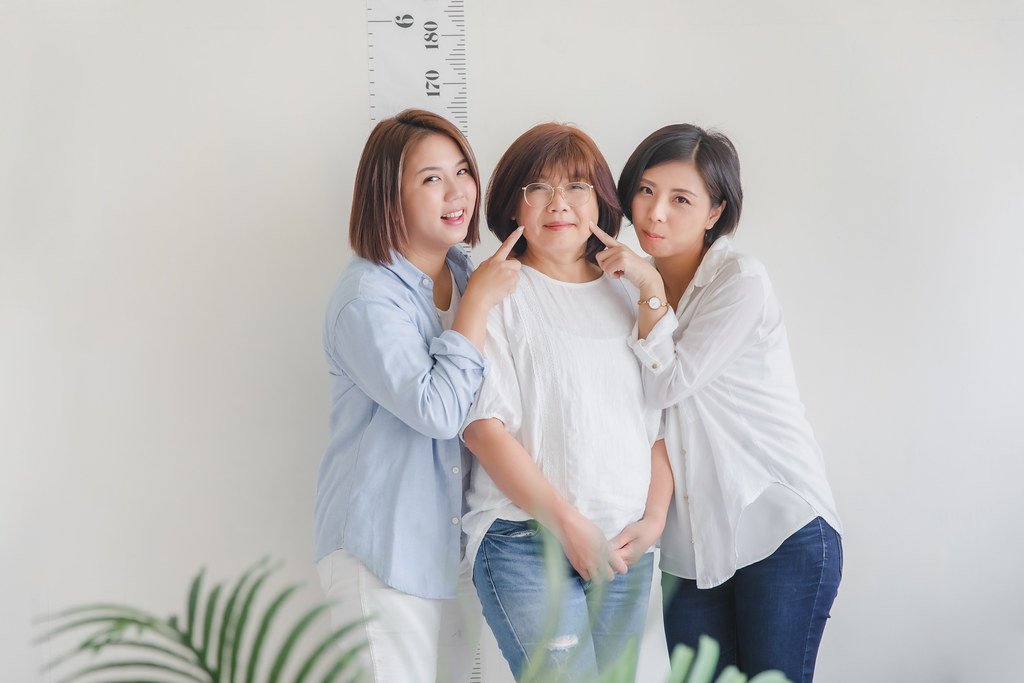 [親子寫真] 郭小姐全家福拍攝@迪司陽光攝影棚-最專業的團隊完成全家福照，拍出有溫度的照片! #孕婦寫真