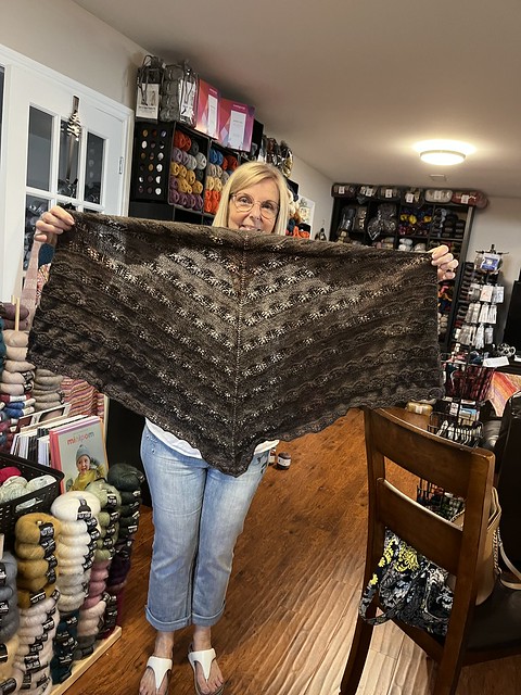 Rosemary (@coolknitsbyrose) finished but still need to block her Shaelyn by Leila Raven using lace weight La Bien Aimee Helix for a smaller shawl.