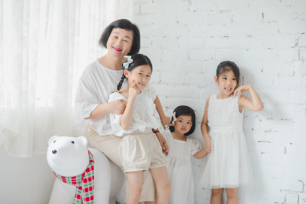 [親子寫真] 蘇致蓉君全家福拍攝@迪司陽光攝影棚-最專業的團隊完成全家福照，拍出有溫度的照片! #孕婦寫真