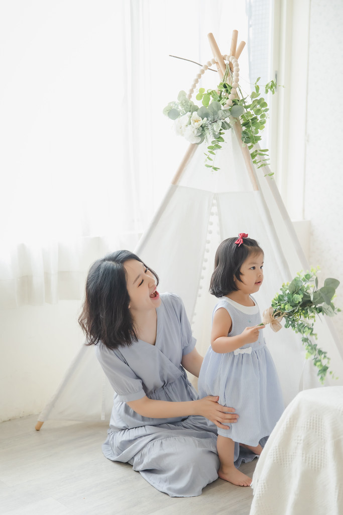 [親子寫真] 蘇致蓉君全家福拍攝@迪司陽光攝影棚-最專業的團隊完成全家福照，拍出有溫度的照片! #親子寫真