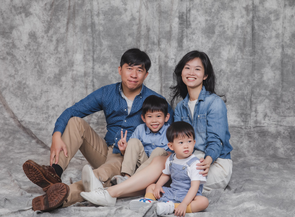 [親子寫真] 葉親卿君全家福拍攝@迪司陽光攝影棚-最專業的團隊完成全家福照，拍出有溫度的照片! #親子寫真