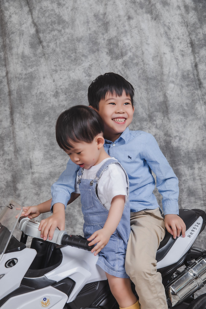 [親子寫真] 葉親卿君全家福拍攝@迪司陽光攝影棚-最專業的團隊完成全家福照，拍出有溫度的照片! #兒童寫真