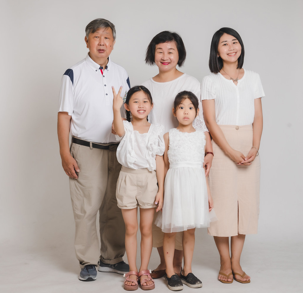 [親子寫真] 蘇致蓉君全家福拍攝@迪司陽光攝影棚-最專業的團隊完成全家福照，拍出有溫度的照片! #親子寫真
