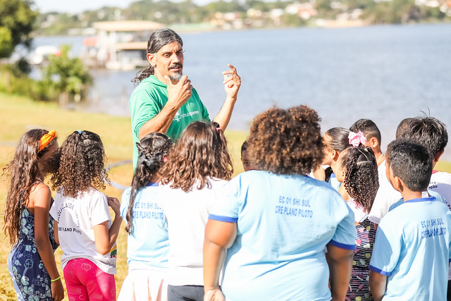 Orla do Lago Paranoá é palco de aula de educação ambiental