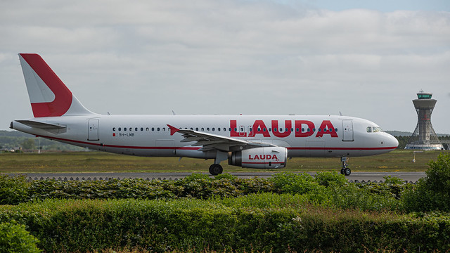 Airbus A320-232 9H-LMB - Newcastle Airport