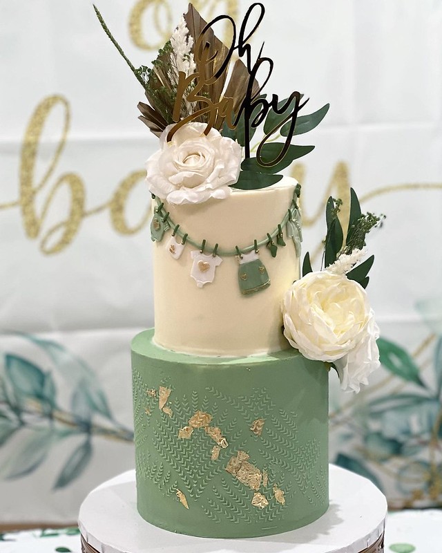 Cake by Bonnie's Buns and Baked Goods
