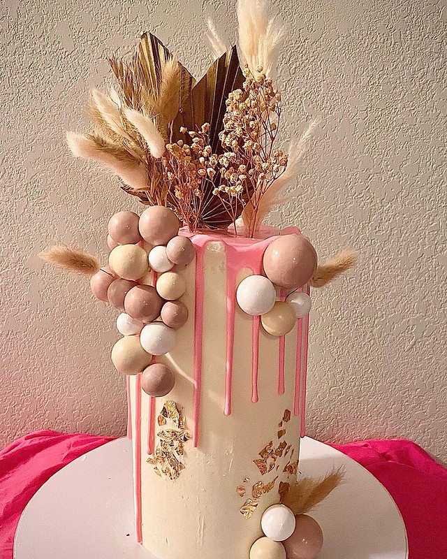 Cake by Sweet Pea Cakes