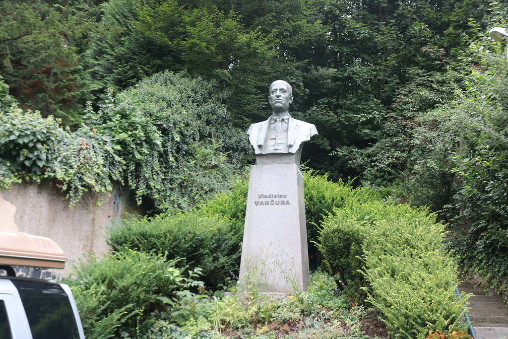 Busta Vladislava Vančury nacházející se ve Zbraslavi