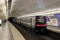 MP14 CC (09) - métro ligne 11 - Hôtel de Ville